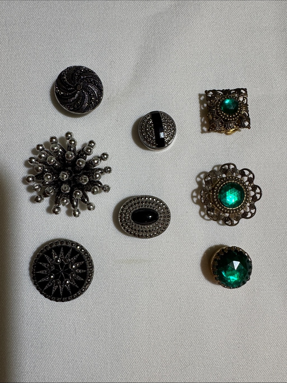 Vintage-Style Decorative Button Cover with Emerald  and Black Accents